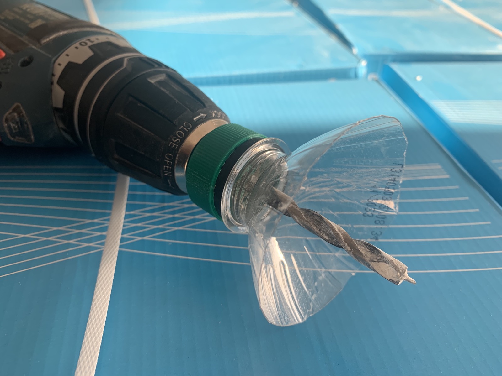 Install Dust-Free – Dust Catcher Funnel